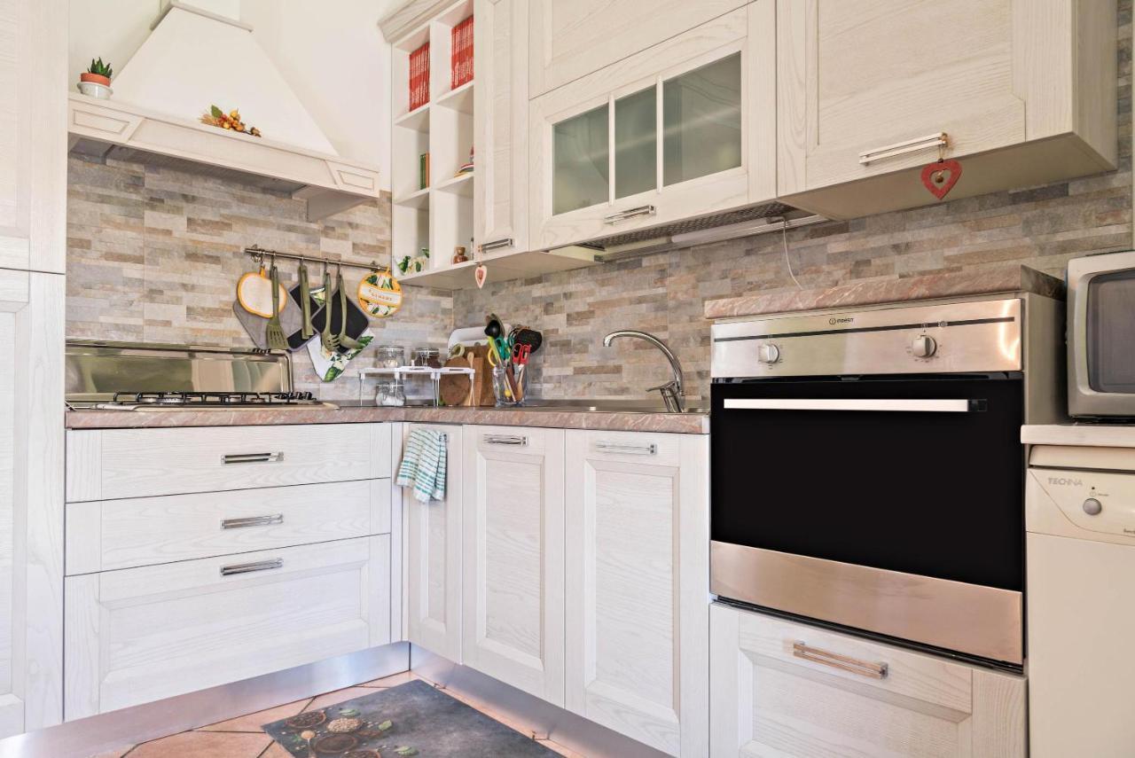 Tinas Yellow Home Leggiuno Bagian luar foto
