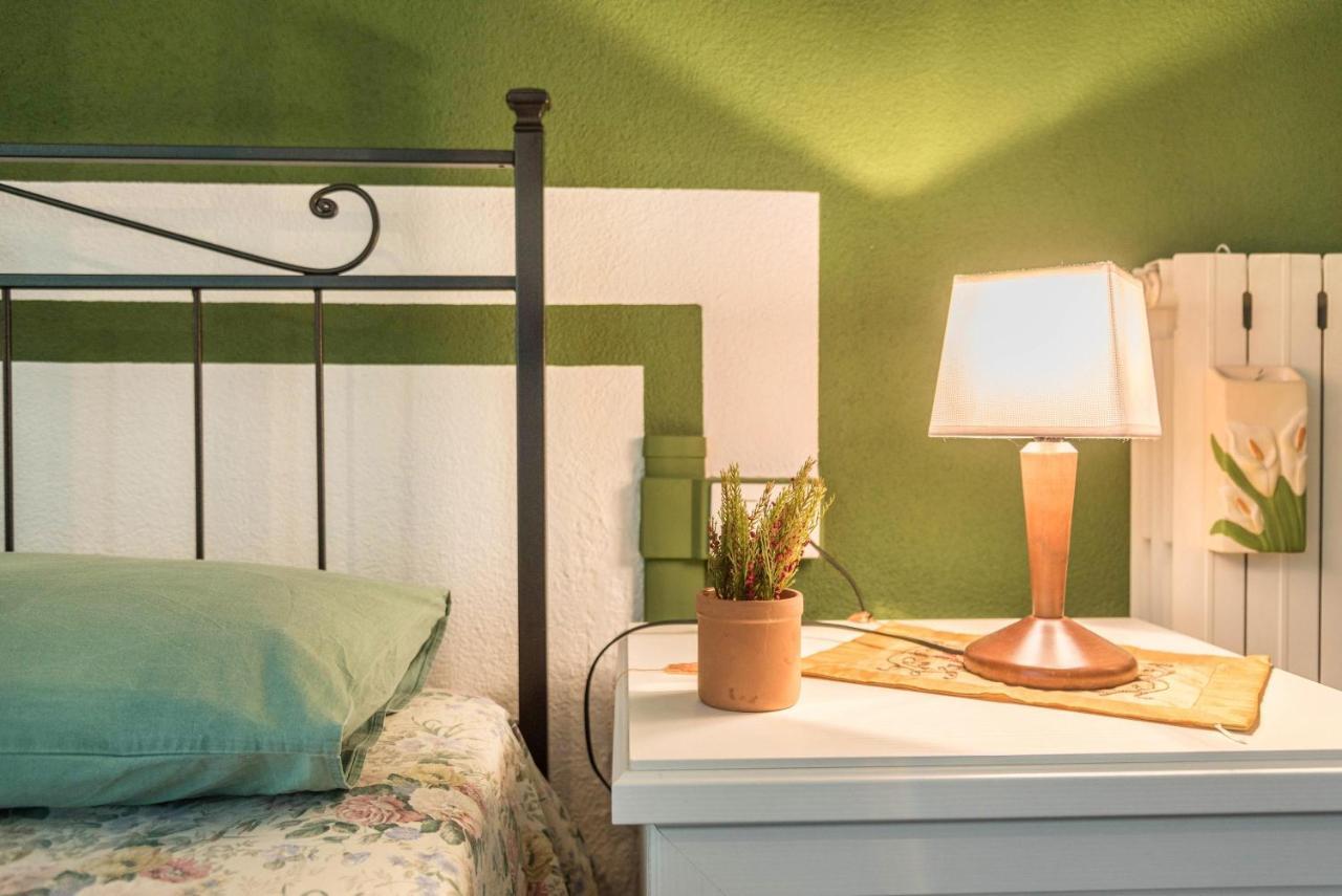 Tinas Yellow Home Leggiuno Bagian luar foto